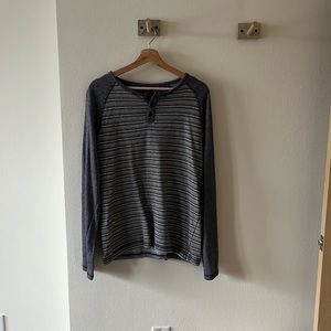 Men’s long sleeve shirt